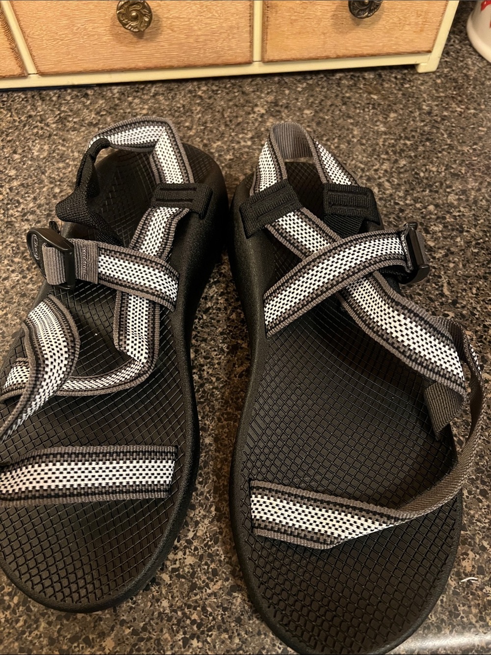 Men’s black/white/gray Sandals